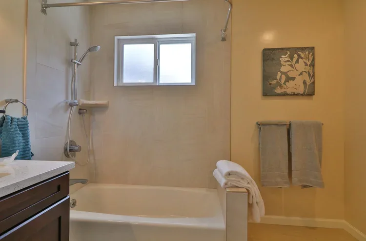 40+Escanyo+Dr+South+San-large-020-10-Bathroom-1500x987-72dpi.webp