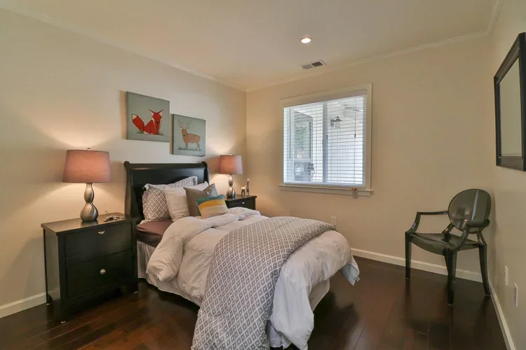 40+Escanyo+Dr+South+San-large-018-15-Bedroom-1500x1000-72dpi.webp