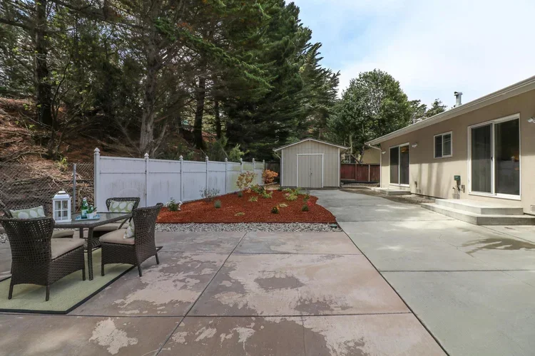 40+Escanyo+Dr+South+San-large-024-16-Back+Yard-1500x1000-72dpi.webp