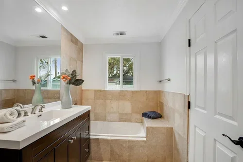 30SRochesterSt-22.webp