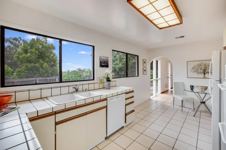 2301+Toyon+Way-17-1.webp