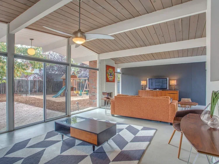 4026+Salem+St+Concord+CA+94521-MLS_Size-008-32-Living+Room-1280x960-72dpi.webp