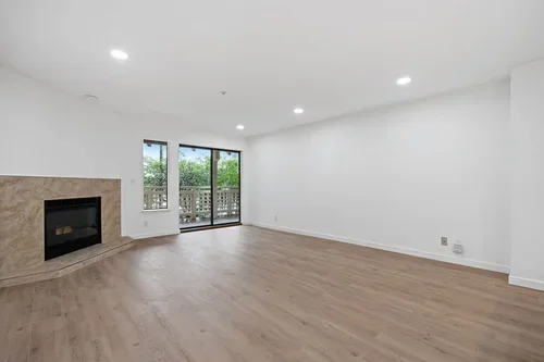 303OakCourt-5.webp