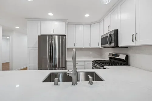 303OakCourt-8.webp