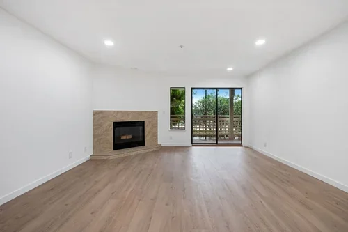 303OakCourt-4.webp