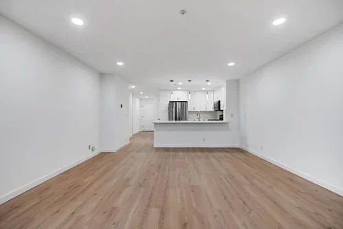 303OakCourt-7.webp