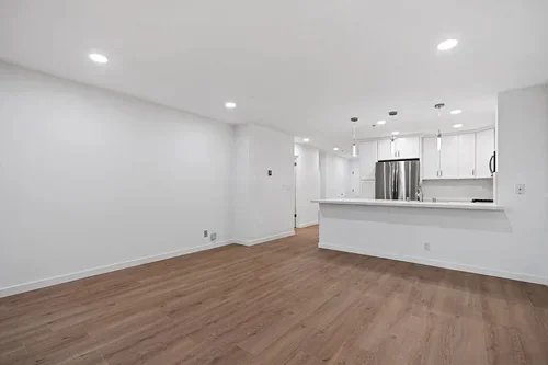 303OakCourt-6.webp