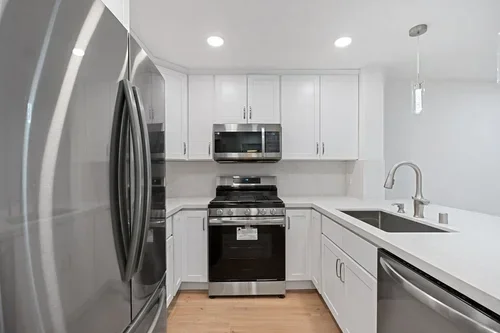303OakCourt-11.webp