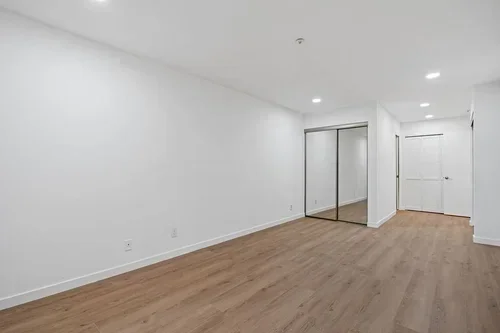 303OakCourt-16.webp