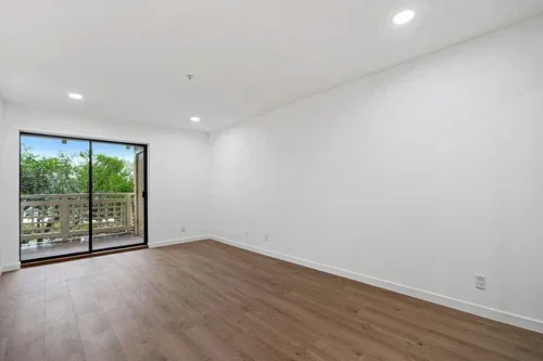 303OakCourt-13.webp