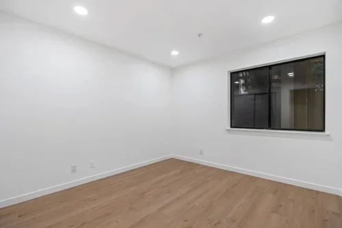 303OakCourt-18.webp