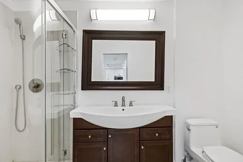 303OakCourt-17.webp