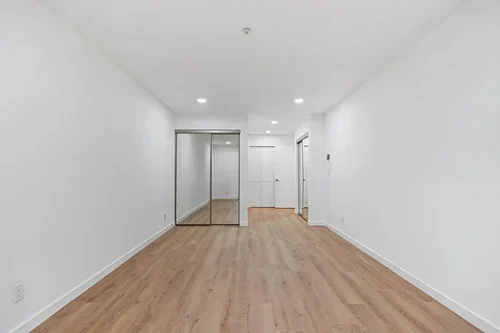 303OakCourt-15.webp