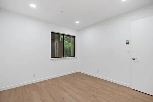 303OakCourt-19.webp