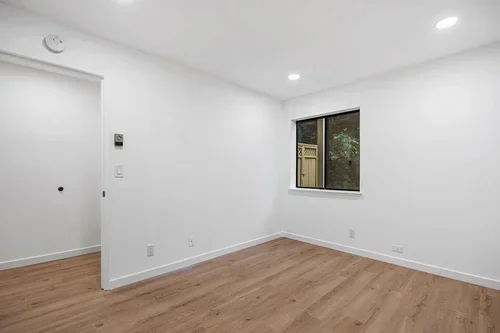 303OakCourt-24.webp