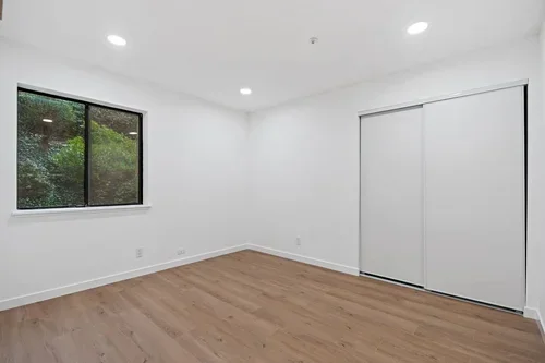 303OakCourt-22.webp