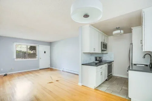 413%20Piccadilly%20Pl%20unit%209-6.webp