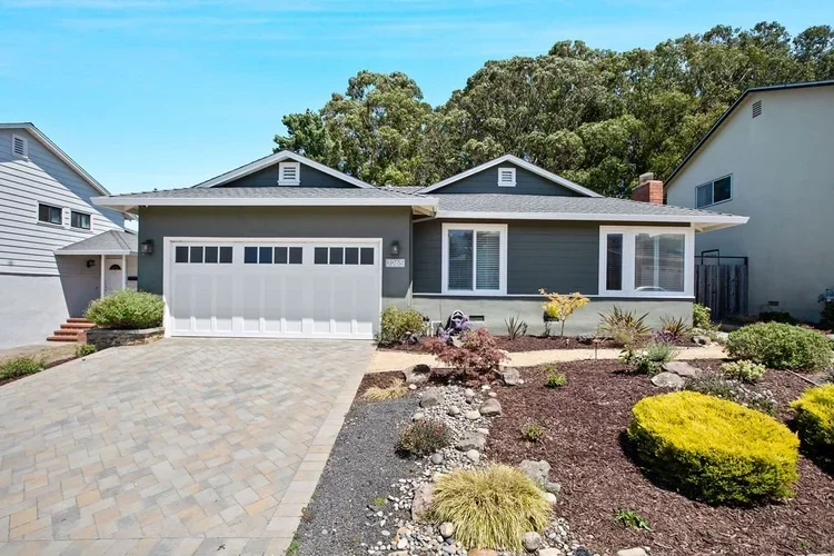 2265TrentonDr-2.webp