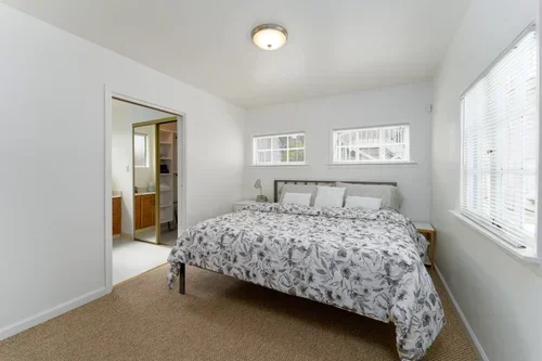 05_736_Linden_Burlingame_005_mls-1.webp