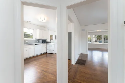 18_736_Linden_Burlingame_018_mls.webp