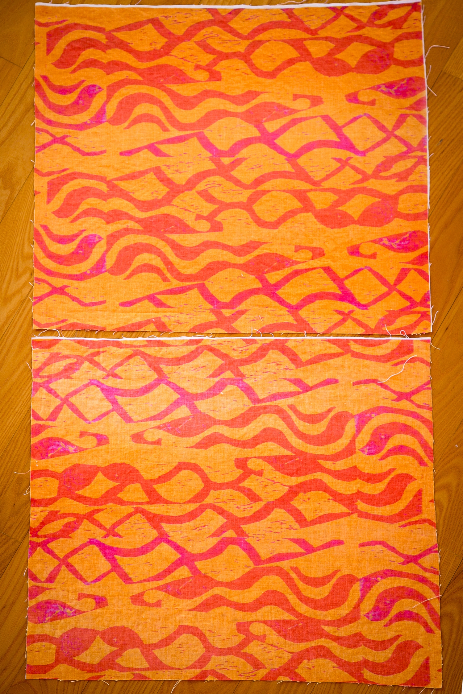 ORGANIC RED PATTERN ON ORANGE