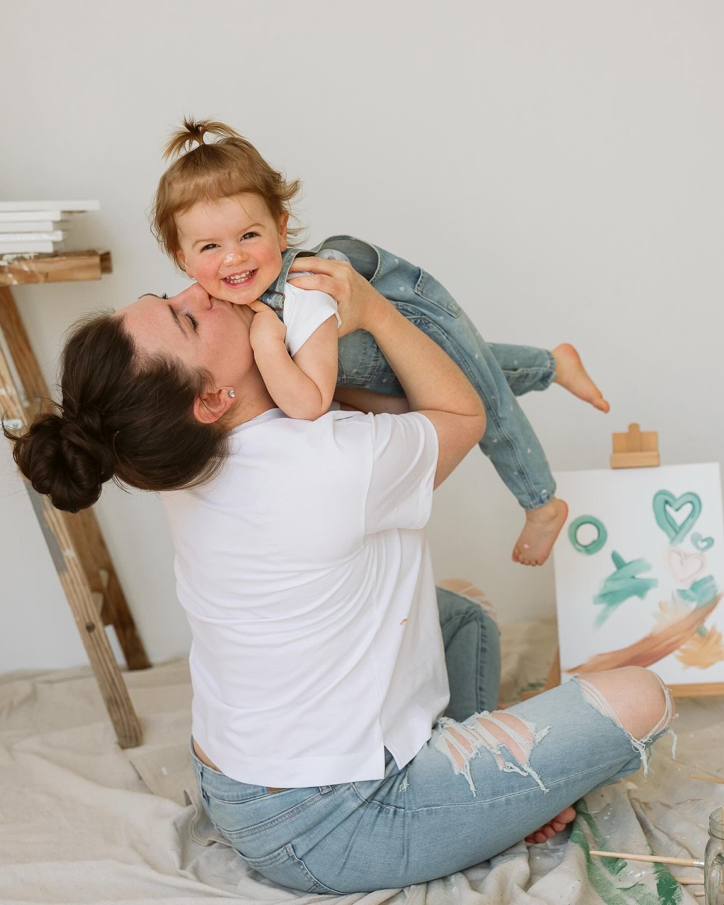 Mommy &amp; Me Paint Sessions 🥹 I&rsquo;ve been wanting to do these for a while now and it felt like the perfect time with Mother&rsquo;s Day just around the corner!!! Info &amp; Booking link in bio 🎨 
.
.
.

#delucastudios #mainestudiophotographer