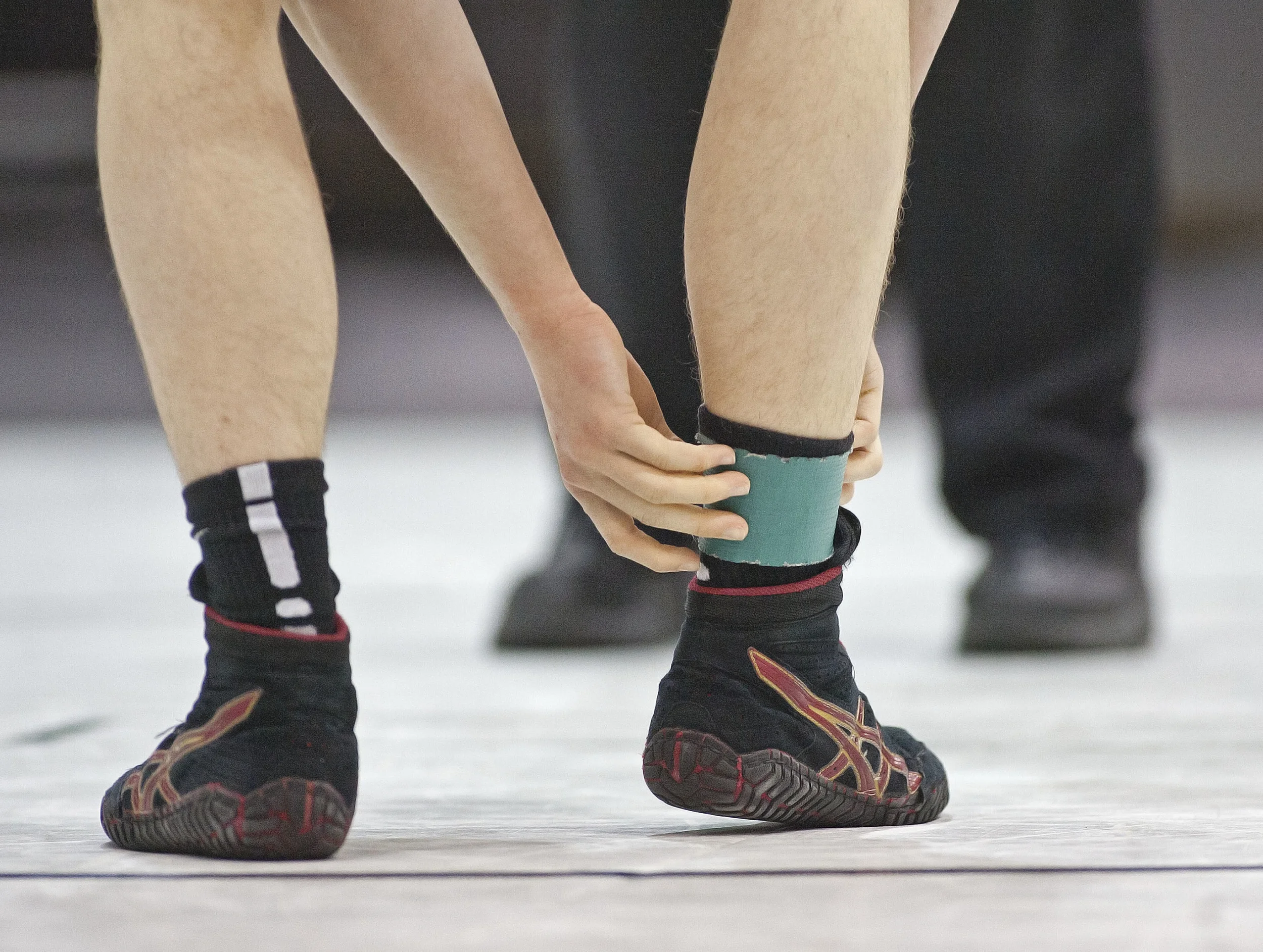 Carbondale High School's Will Meador wraps his ankle prior to his first round match with Cahokia's Deairis Tipler.