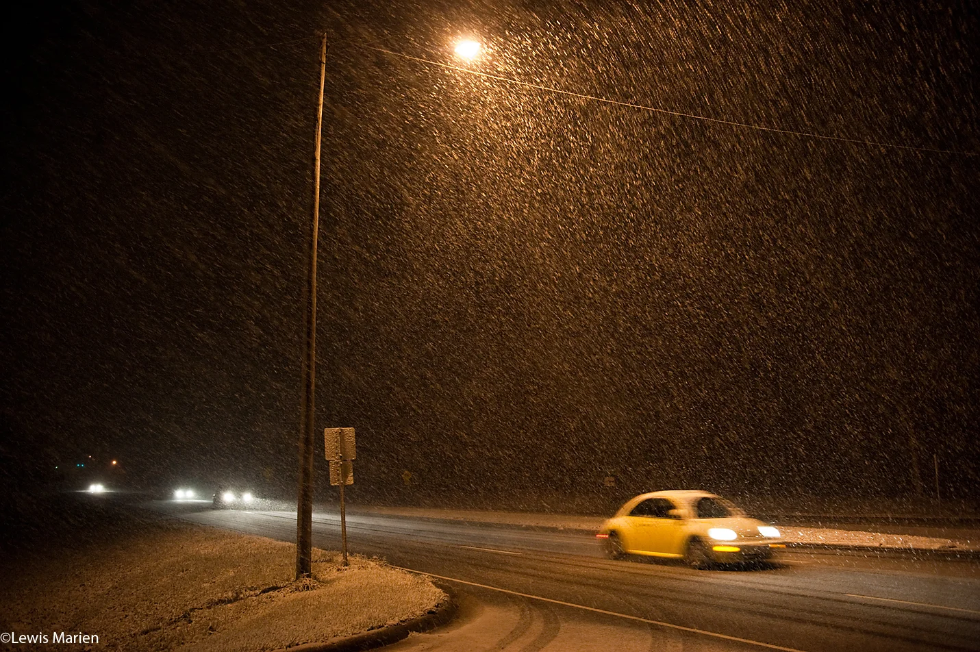 Westbound traffic on U.S. Highway 150 goes about their business as snow begins to fall late-night Nov. 20 north of Galesburg, Ill.