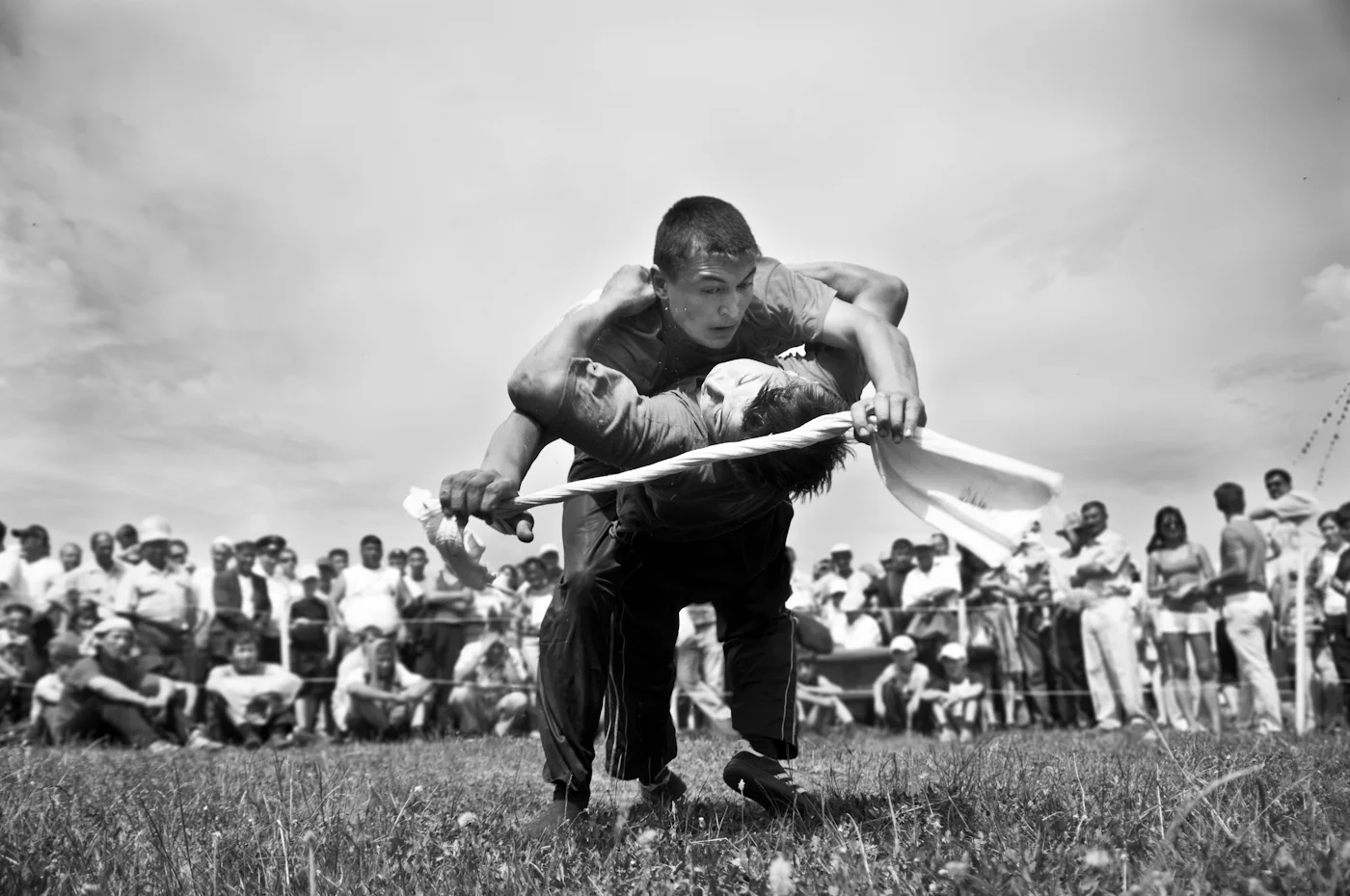 Yarışmada Tijen Erol’un Mansiyon ödülü alan “Wrestlers” adlı fotoğrafı…