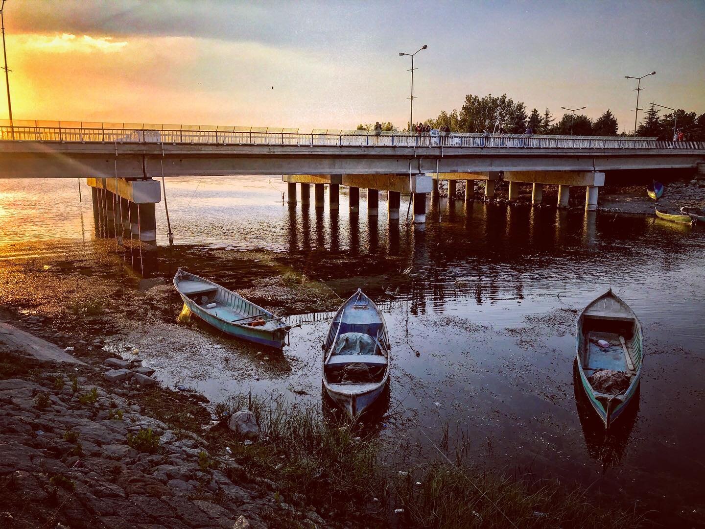 #beysehir #beyşehirg&ouml;l&uuml; #beyşehir #beysehirg&ouml;l&uuml; #taskopru #taşk&ouml;pr&uuml; #sillesanatsarayi #colourphotography #colourphoto #landscapephotography #colorphotos #colorphotography #colorphotograph #boat #boats #lake #rawurbanshot