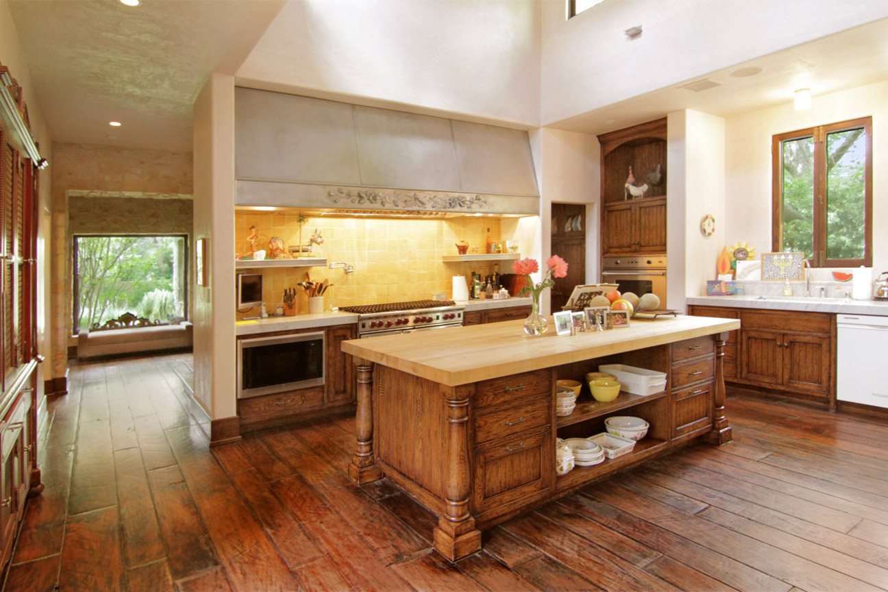 Kitchen-west1e-MLS.jpg