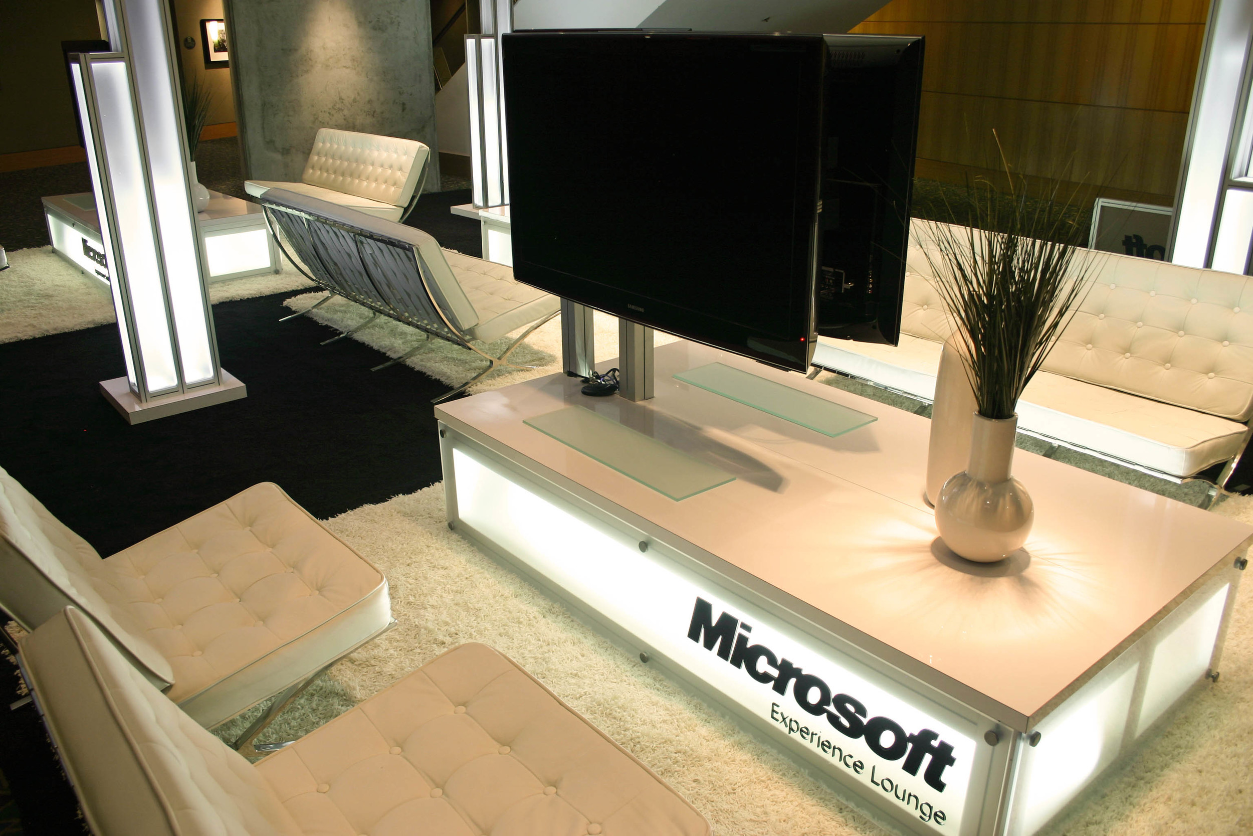 Built with modular Octanorm exhibit material, the Microsoft Lounge is scalable and flexible for any event or booth size