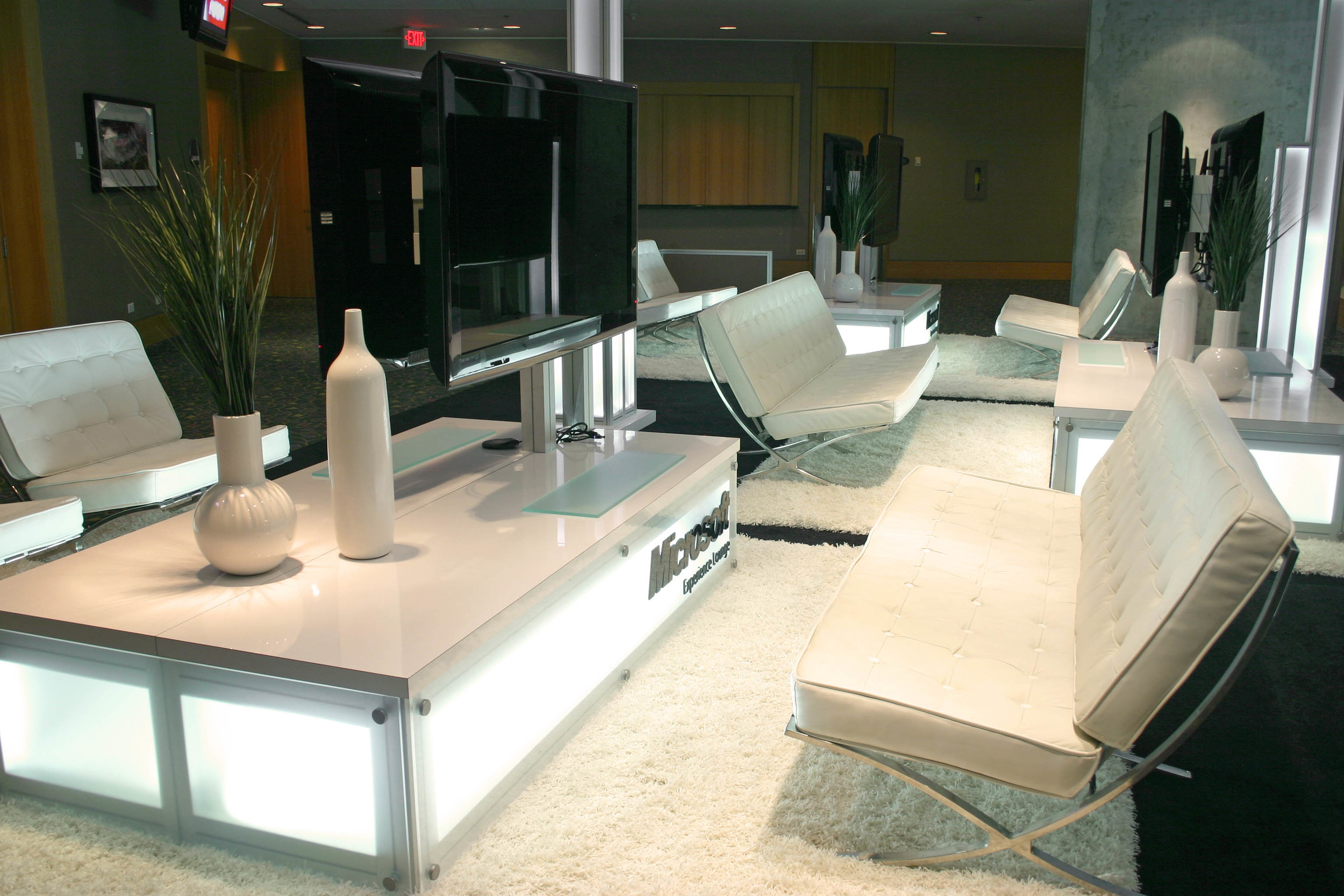 Built with modular Octanorm exhibit material, the Microsoft Lounge is scalable and flexible for any event or booth size