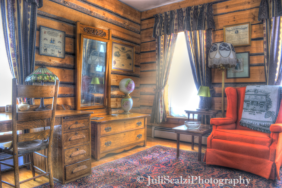 Goldminer Hotel Guest Room Mountain Sweet for WEB.jpg