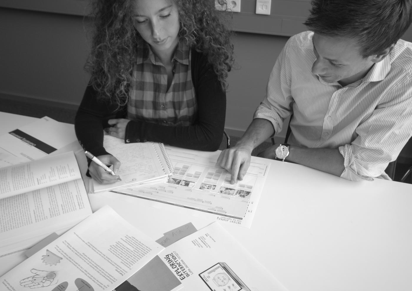 Analyzing the patient journey with on of the team members, showing clear opportunities to improve recovery process at home