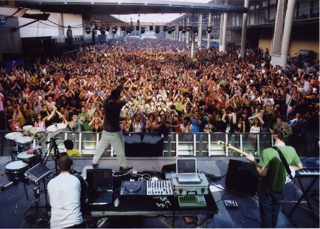 crowd main 640.jpg