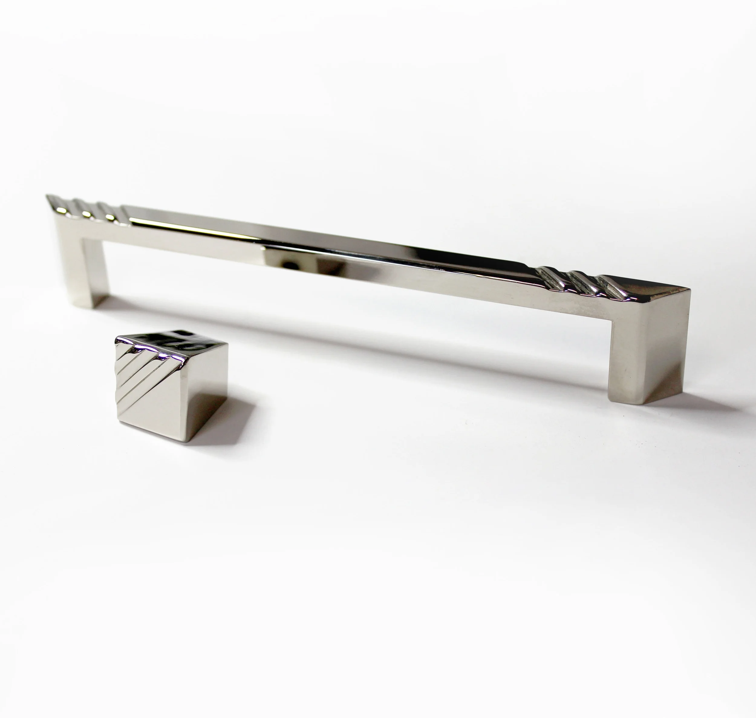 Handle%2B1-polishedchrome-square.jpg