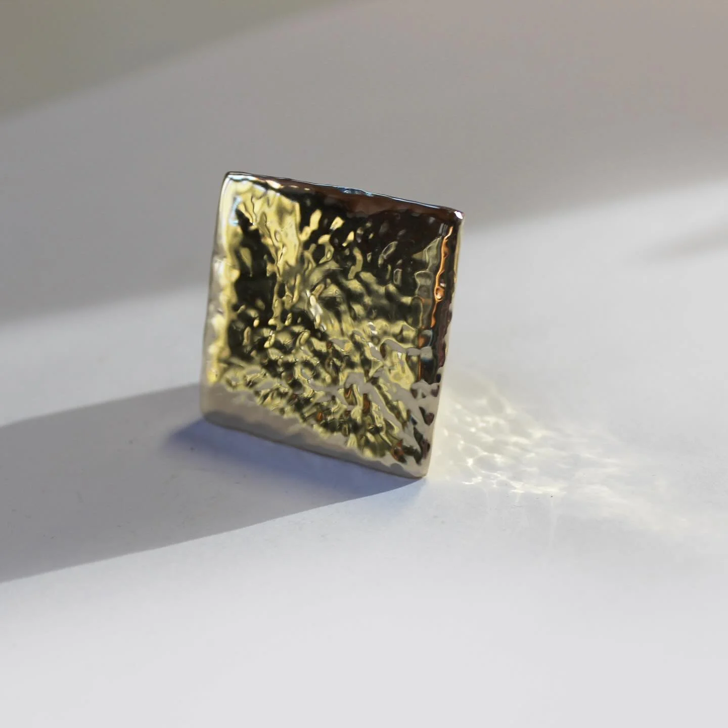 Reflecting light, like water rippling on the sea, the hand-hammed texture of the solid brass pyramid knob is at once organic and structured. The taper of the knob is designed with your hand in mind. 

Have you ever used knobs with sharp or rough edge