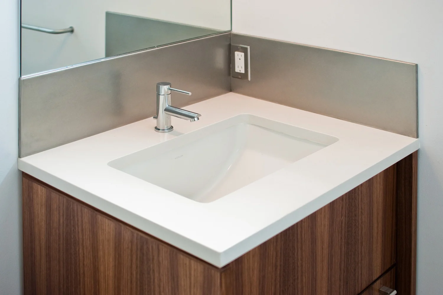 BUILD-LLC-Kirsch-Vanity-Detail-01.jpg