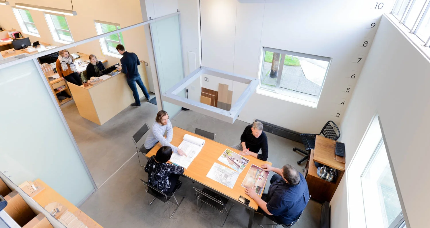 BUILD-LLC-2018-TeaminOffice-17.jpg