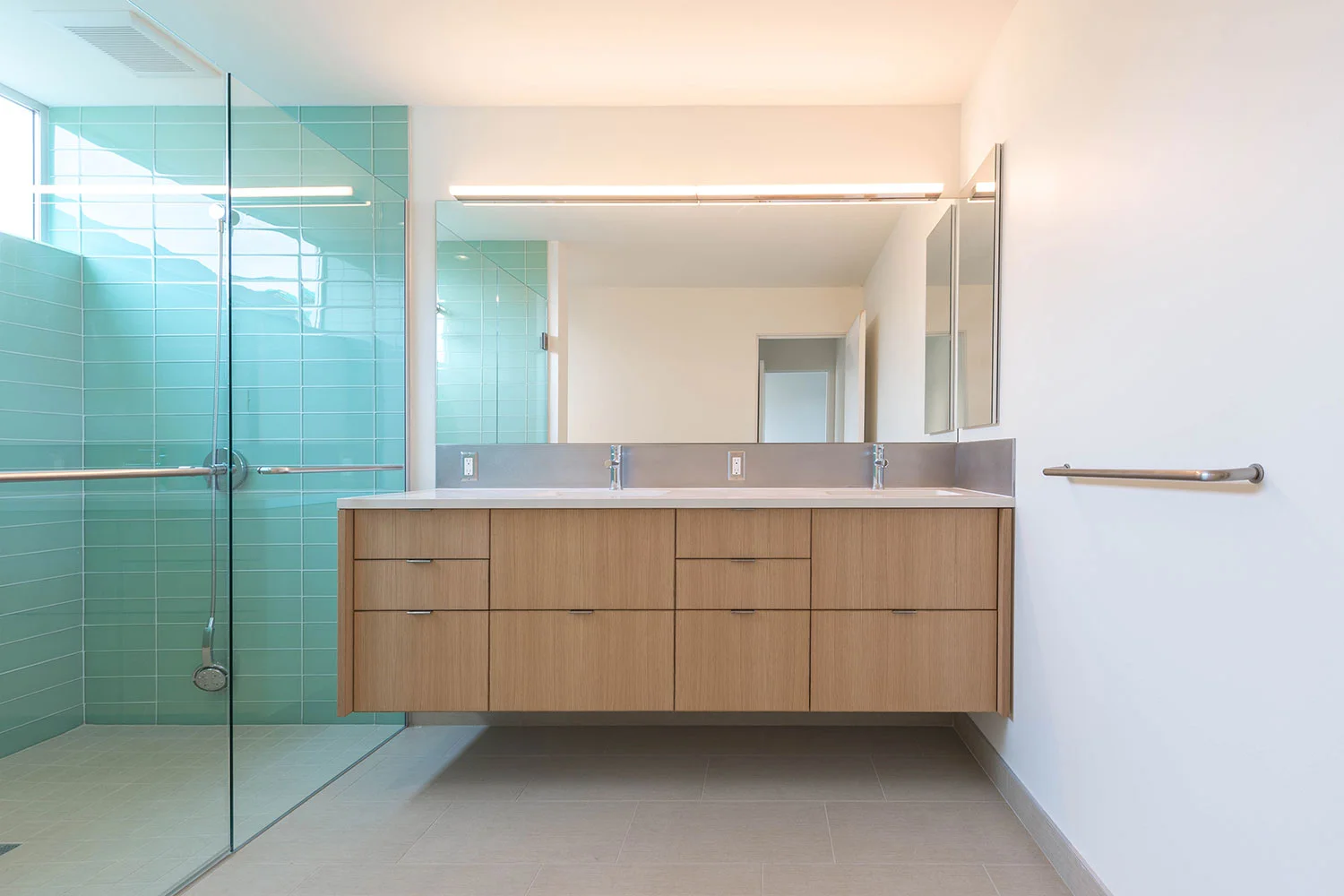 BUILD-LLC-Pambianco-Int-Master-Bath-01#.jpg