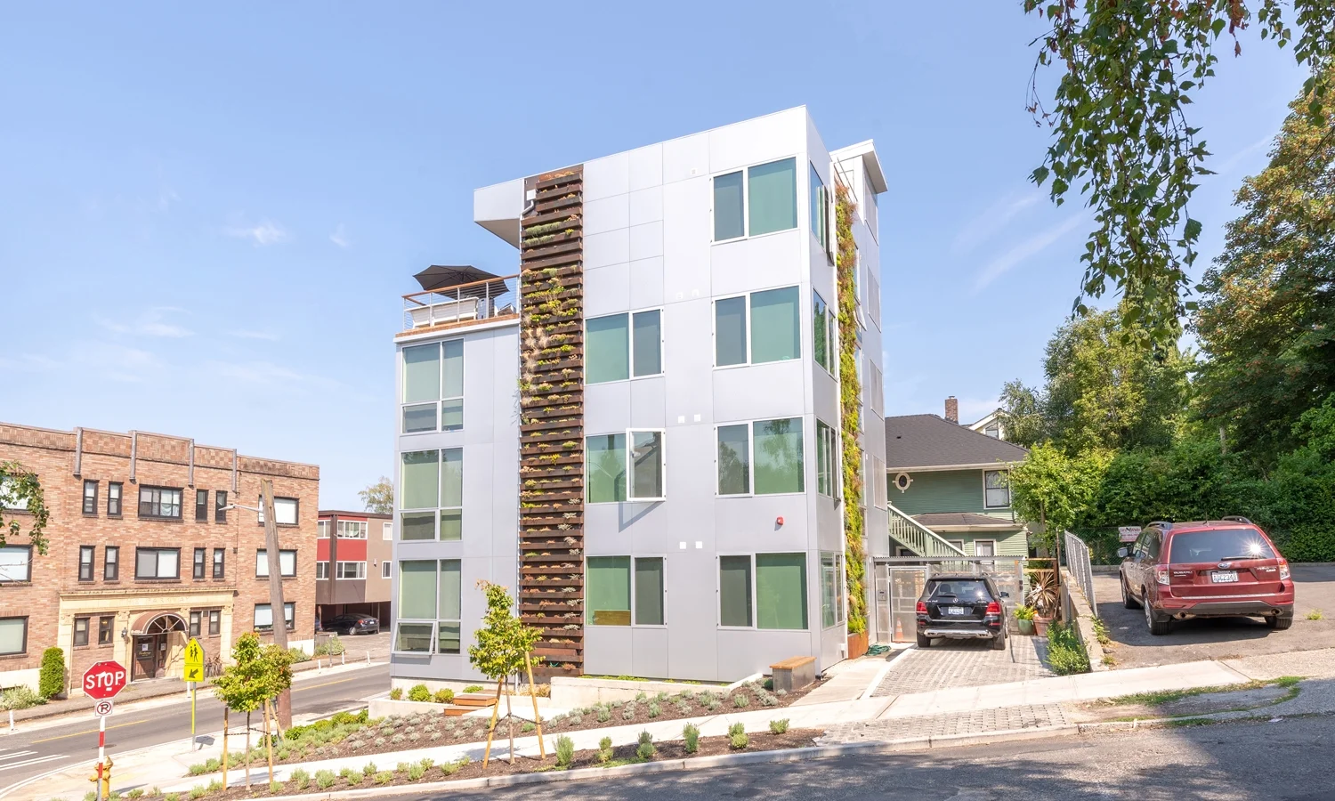 BUILD-LLC-602-Ext-SE-02.jpg