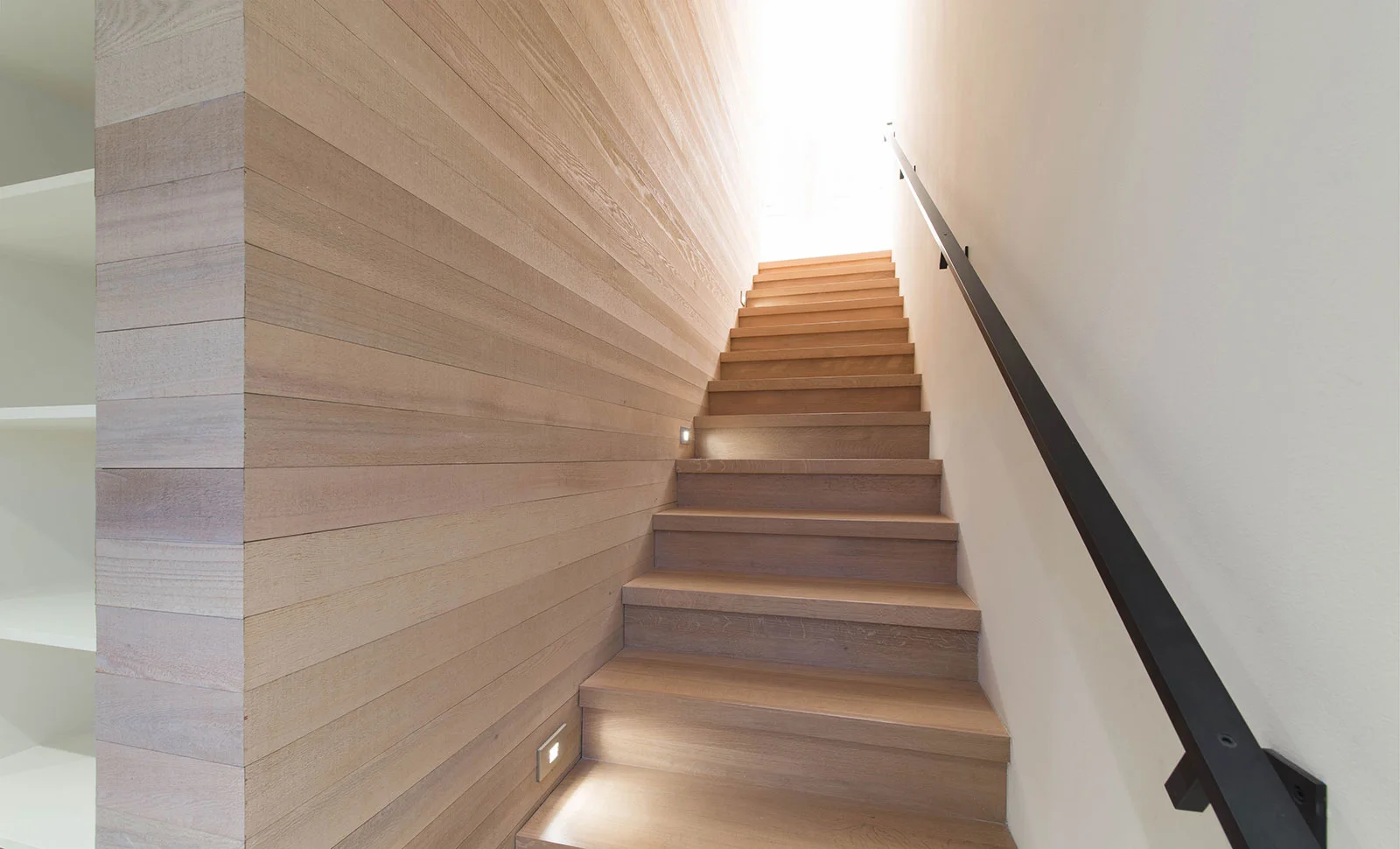 BUILD-LLC-CSH2016-Int-Stair-01.jpg