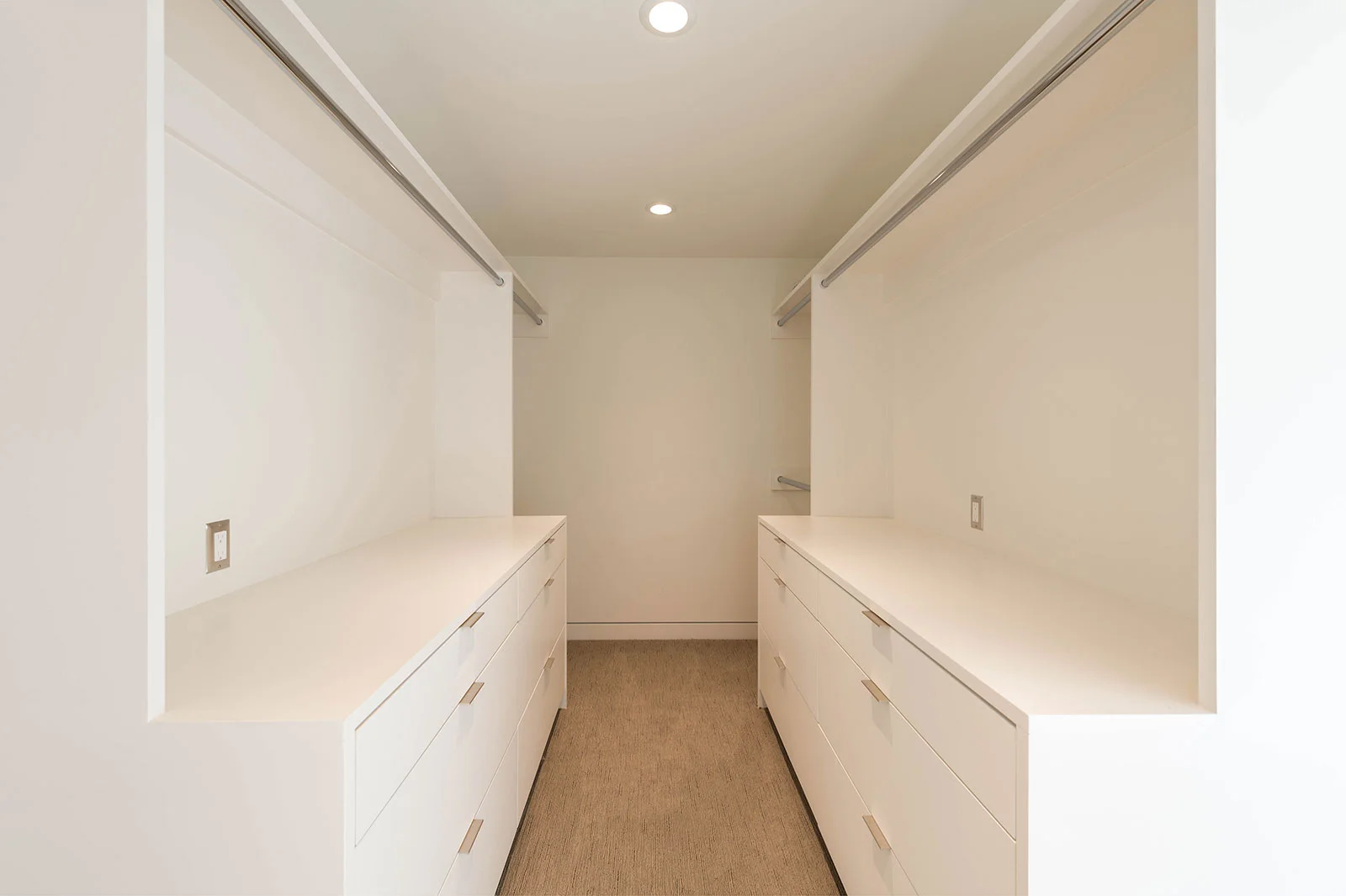BUILD-LLC-Pambianco-Int-Master-Closet-01.jpg