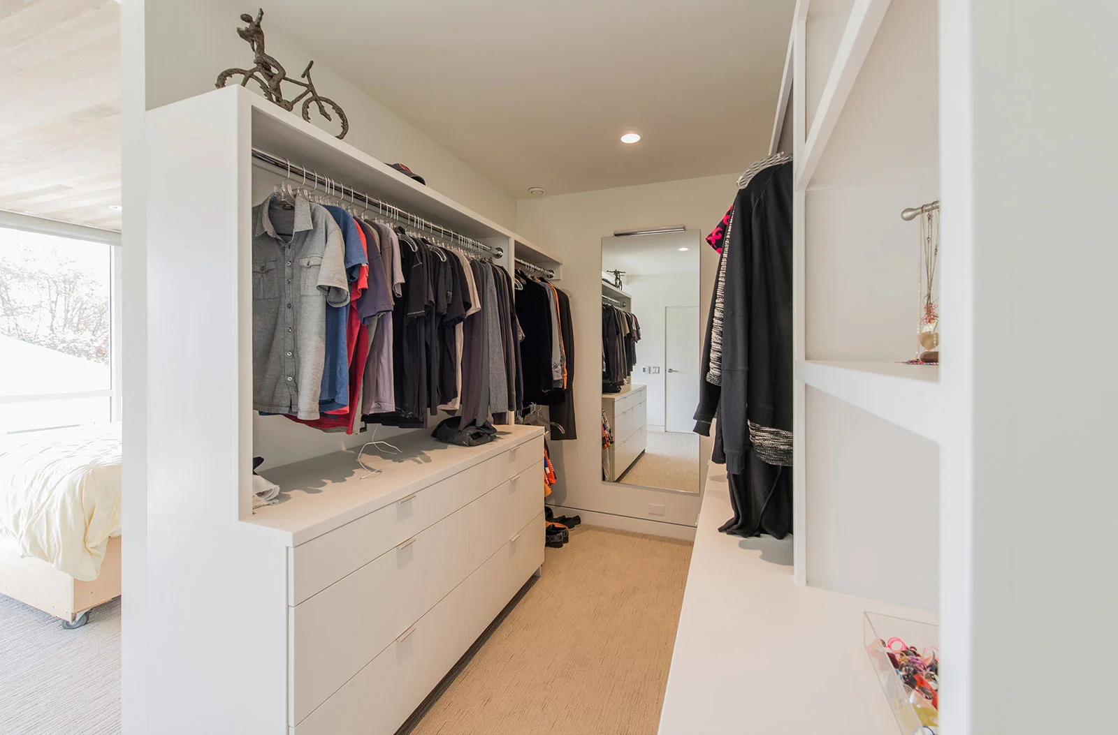 BUILD-LLC-CSH-Int-Master-Closet-02.jpg