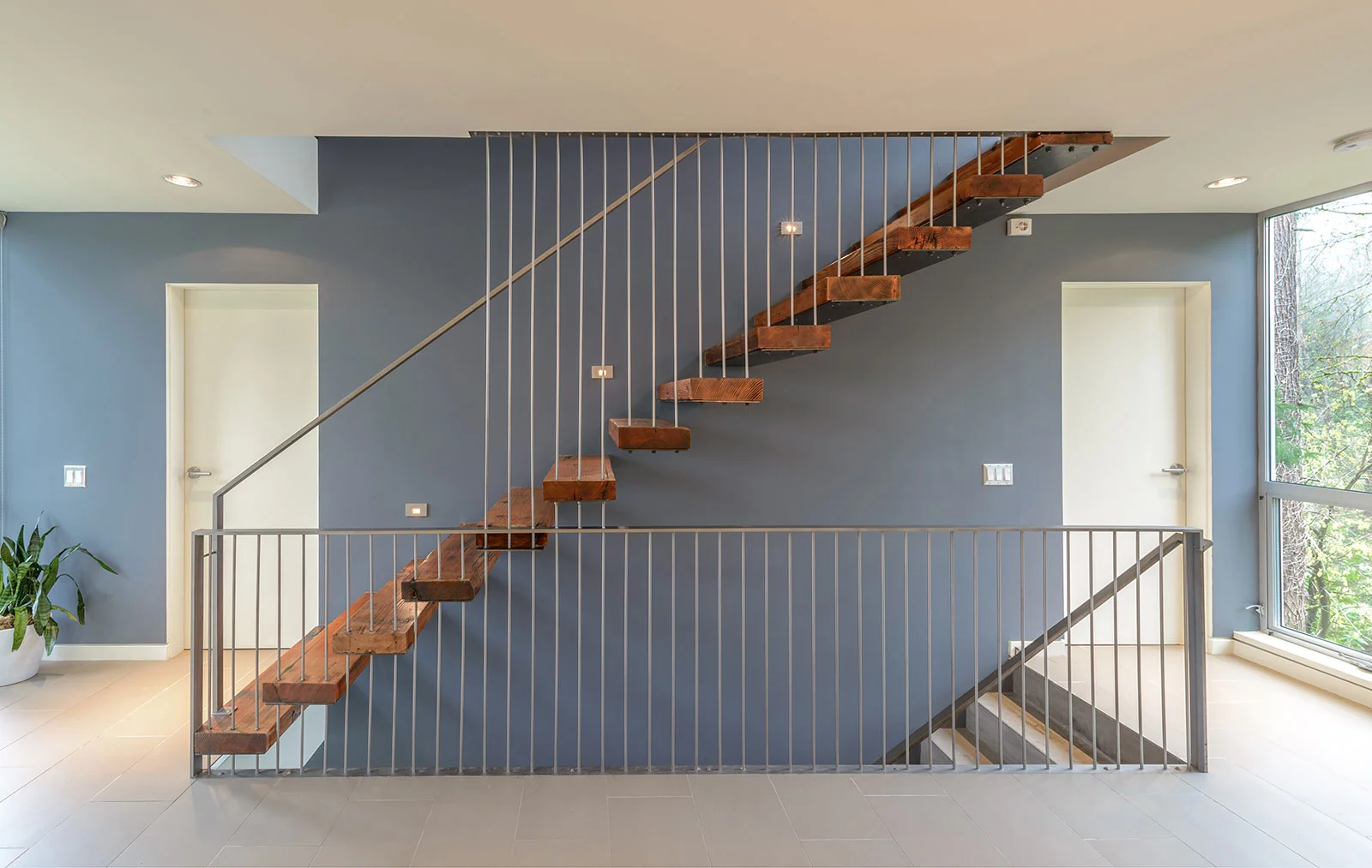 BUILD-LLC-CSH2012-Int-Stair-01.jpg