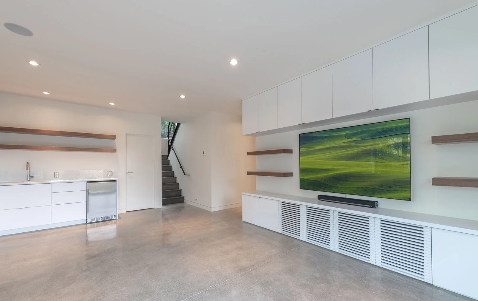 BUILD-LLC-Dunn-Int-Family-Room-02#.jpg
