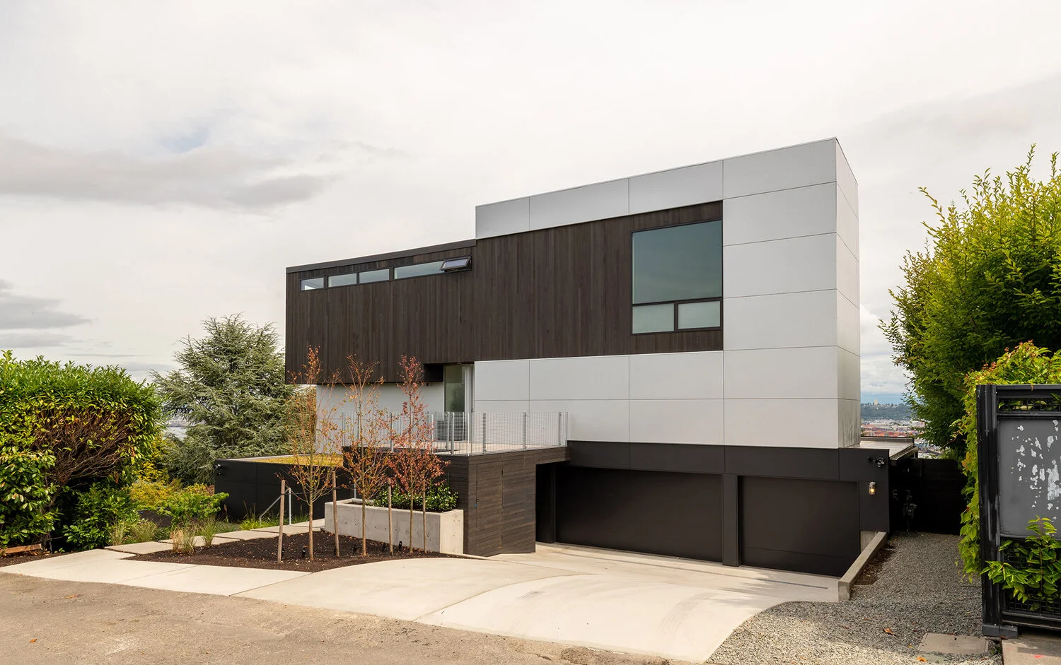 BUILD-LLC-Admiral-View-Ext-W-02.jpg