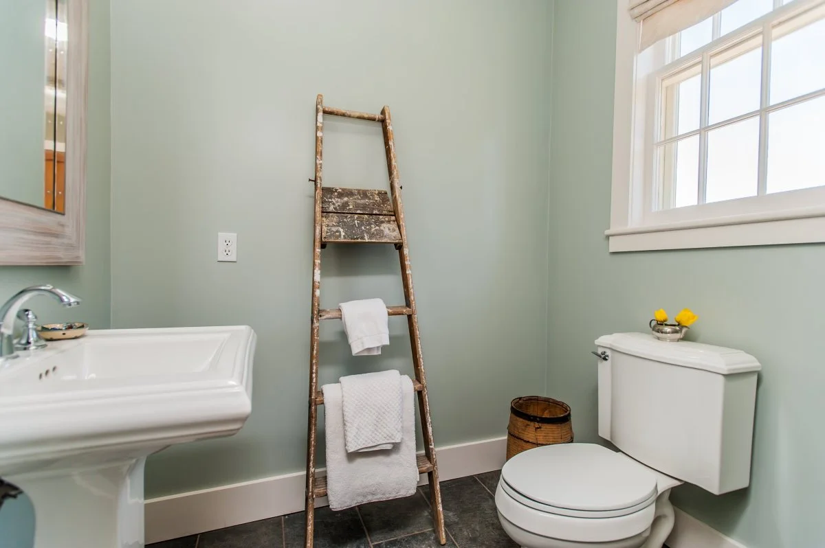 powder room.jpg