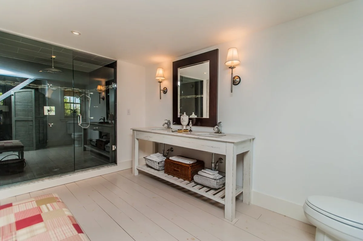 master ensuite.jpg